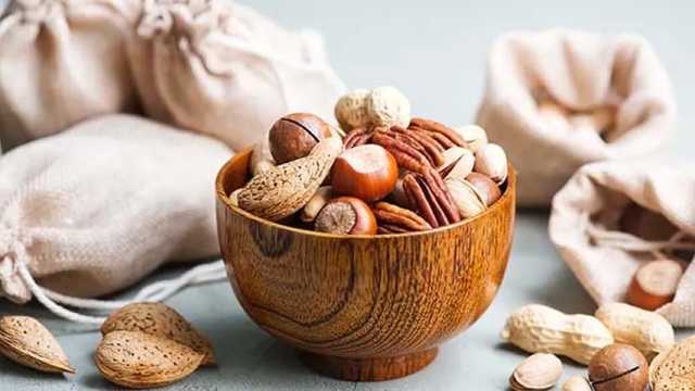 Los cacahuetes, ideales para mejorar los niveles de colesterol. (Foto: Envato)
