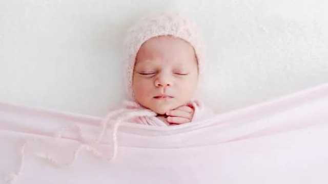 Nace el primer bebé de Reino Unido con ADN de tres progenitores. (Foto: Envato)