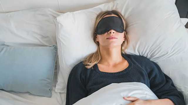 Un estudio revela que dormir a trozos aumenta el riesgo de muerte. (Foto: Envato)8195;